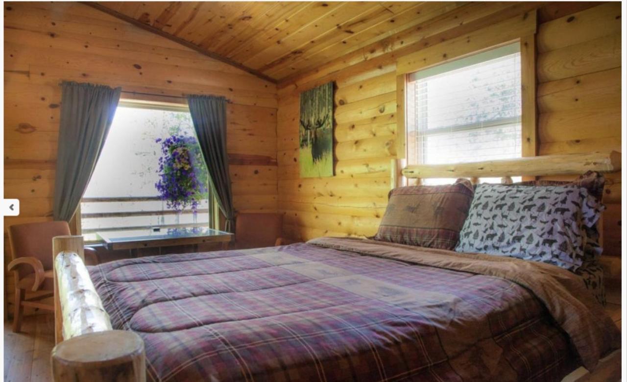 Summit Mountain Lodge And Steakhouse East Glacier Park Village Exterior foto