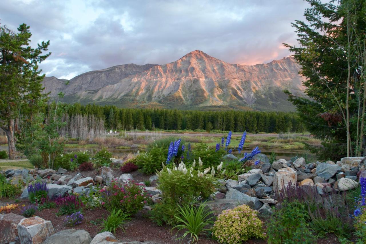 Summit Mountain Lodge And Steakhouse East Glacier Park Village Exterior foto
