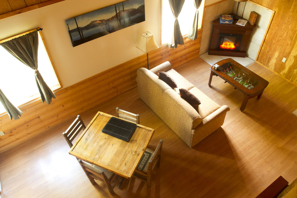 Summit Mountain Lodge And Steakhouse East Glacier Park Village Exterior foto